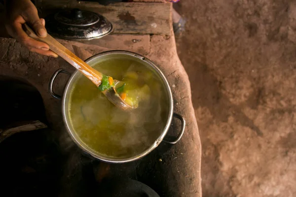 Cuisiner Une Soupe Traditionnelle Légumes Andins Avant Festin Pachamanca Avec — Photo