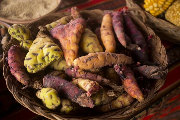Mängd Peruansk Potatis Pachamanca Ceremonin Tillagas Lamm Alpacka Fläsk Och — Stockfoto