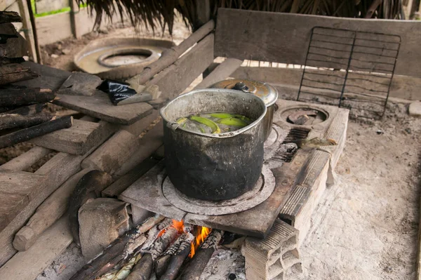 Küche Eines Hauses Peruanischen Amazonas Dschungel Der Nähe Der Stadt — Stockfoto