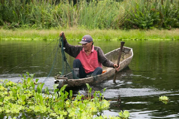 Cuipari Perú Octubre 2022 Pescador Que Trabaja Selva Peruana Lago — Foto de Stock