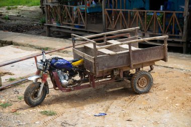 Peru ormanlarındaki motosiklet ya da Motocarro Peru 'daki en ünlü araçtır..