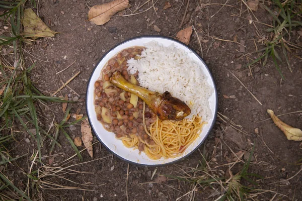 Merienda Chakra Курицей Рисом Бобовыми Традиционное Блюдо Людей Работающих Полях — стоковое фото