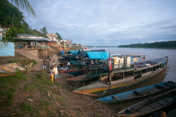 Yurimaguas Peru Outubro 2022 Comunidade Pescadores Que Descarregam Peixes Seus — Fotografia de Stock
