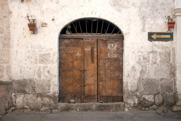Paredes Brancas Portas Das Ruas Antigas Cidade Arequipa Peru — Fotografia de Stock