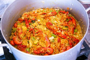 Karidesli Peru pirinci, Arequipa şehrinin geleneksel tarifi..