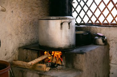 Chicha Morada, Peru 'nun And bölgesinde yetişen bir içecektir. İçecekteki ana bileşen culli veya ckolli mısırdır, ki bu Peru 'da yaygın olarak And Dağları' nda yetişen mor mısırın bir çeşididir..