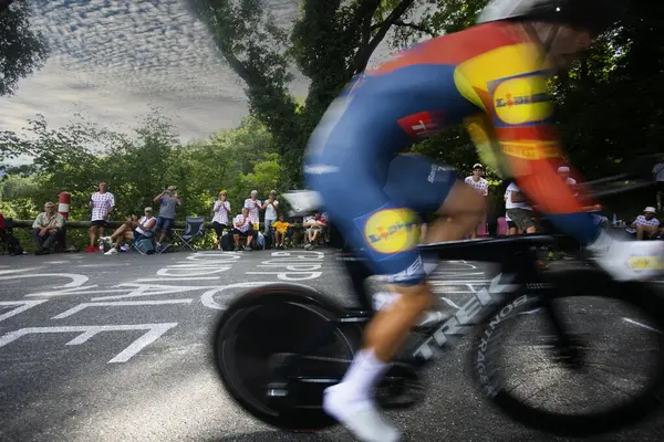 Domancy Frankreich Juli 2023 Tour France Fans Bejubeln Einen Radfahrer — Stockfoto
