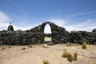Peru 'daki Titicaca Gölü' ndeki Taquile adasında İnka arkeolojik kalıntıları.