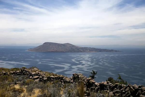 Άποψη Του Νησιού Amanti Στη Λίμνη Τιτικάκα Από Νησί Taquile — Φωτογραφία Αρχείου