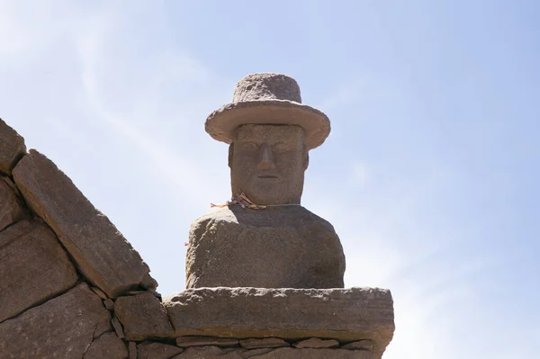 Stenen Hoofden Gesneden Bogen Het Eiland Taquile Aan Het Titicaca — Stockfoto