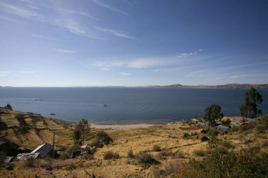 Peru 'daki Llachn Yarımadası' ndan Titicaca Gölü manzarası.