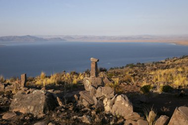 Peru 'daki Llachn Yarımadası' ndan Titicaca Gölü manzarası.