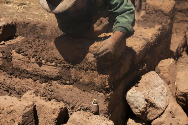 Man Building His Hands Adobe House Adobe Bricks Mud Llachon — Stock Photo, Image