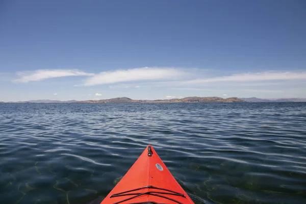 ペルーのティチカカ湖でカヤック — ストック写真