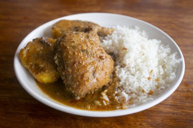 Pepian de cuy, kobay eti ve mısırdan yapılmış ve biber, soğan ve fıstık ile tatlandırılmış sağlıklı bir güveçtir..