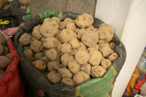 Peru Daki Cusco Şehrinin Merkez Pazarındaki Peru Patateslerinin Çeşitliliği — Stok fotoğraf