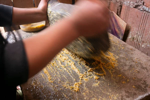 Zubereitung Der Peruanischen Gelben Chili Auch Aji Amarillo Genannt Mit — Stockfoto