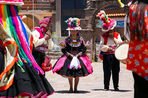 Taquile Peru 2023 Január Taquile Szigetének Lakói Peruban Táncolnak Zenélnek — Stock Fotó