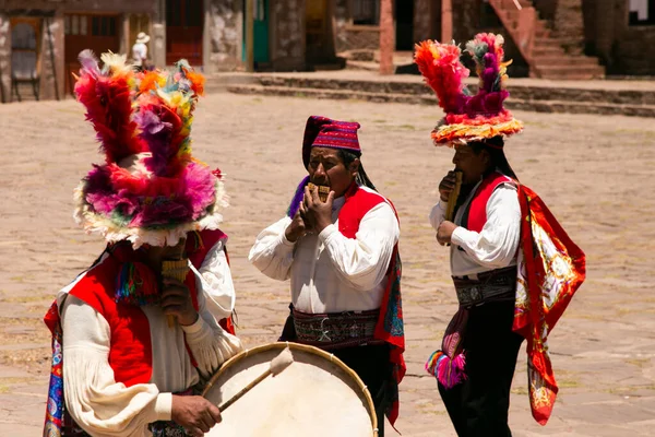 Taquile Peru Ledna 2023 Místní Obyvatelé Ostrova Taquile Peru Tančí — Stock fotografie