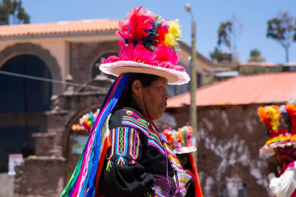 秘鲁Taquile 2023年1月1日 秘鲁Taquile岛的当地人在该岛主要广场的一次活动中跳舞和演奏音乐 — 图库照片