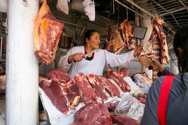 Cusco Peru Januari 2023 Kraam Die Vlees Verkoopt Centrale Markt — Stockfoto