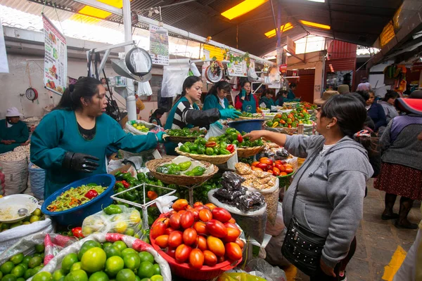 Cusco Peru Ledna 2023 Komerční Činnost Místními Prodejci Potravinářském Trhu — Stock fotografie