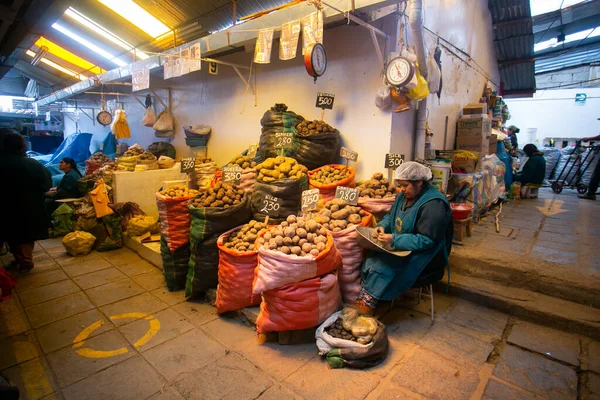 Cusco Peru Ledna 2023 Komerční Činnost Místními Prodejci Potravinářském Trhu — Stock fotografie