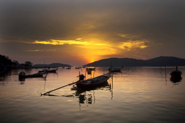 Tayland 'ın güneyindeki Ko Yao adasında balıkçı tekneleri..