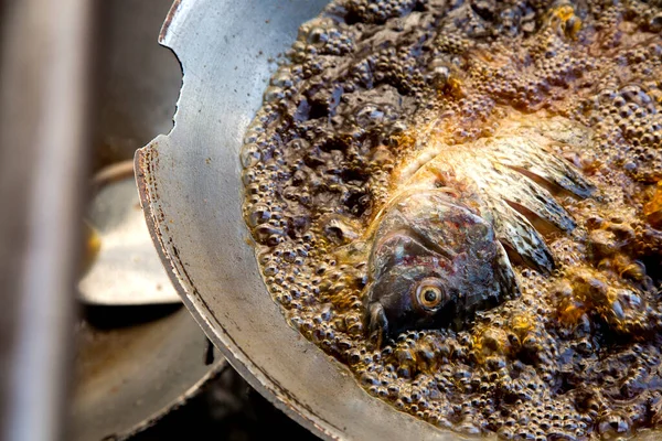 Pește Într Tigaie Ulei Fierbinte Stand Mâncare Stradală Din Bangkok — Fotografie, imagine de stoc