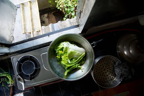 Pfanne Mit Salat Einer Küche Bangkok Thailand — Stockfoto
