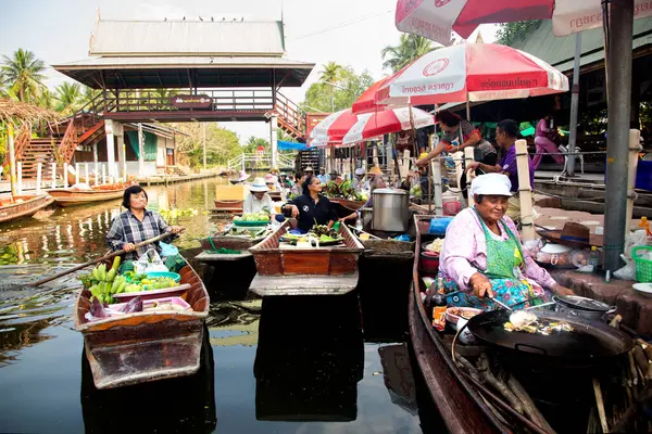 Amphawa Thailand 1St January 2023 Women Selling Food Canoes Floating — Stock Photo, Image