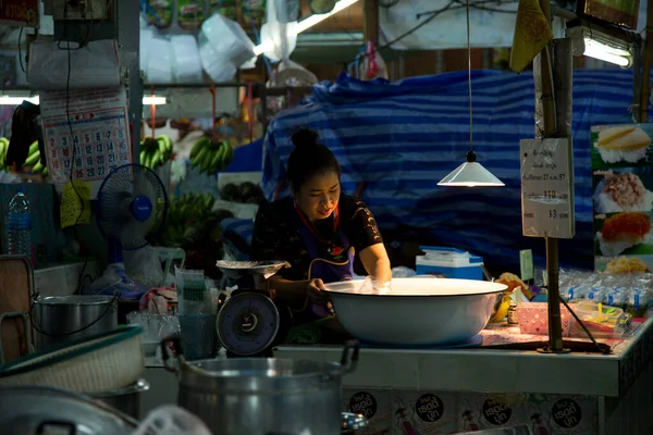 Bangkok Tajlandia Stycznia 2023 Atmosfera Sprzedawcy Khlong Toei Central Food — Zdjęcie stockowe