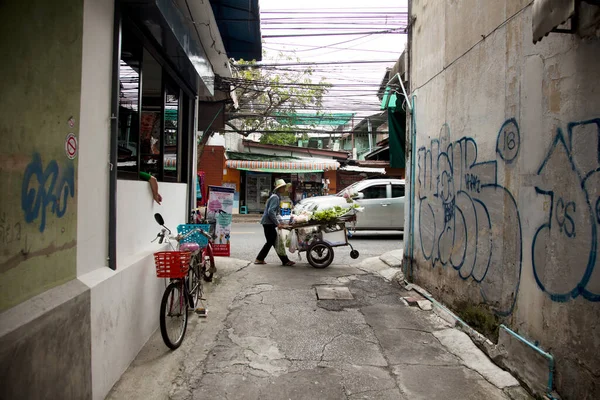 Bangkok Thailand 1St January 2023 Person His Mobile Street Food — Stock Photo, Image