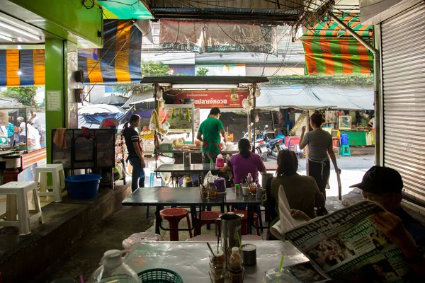 Bangkok Tajlandia Stycznia 2023 Restauracja Street Food Przy Ruchliwej Ulicy — Zdjęcie stockowe