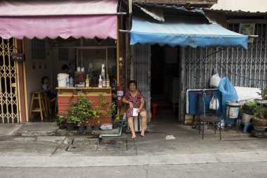 Bangkok, Tayland; 1 Ocak 2023: Kentin dış mahallelerinden birinde yaşayan Bangkok sakinleri.