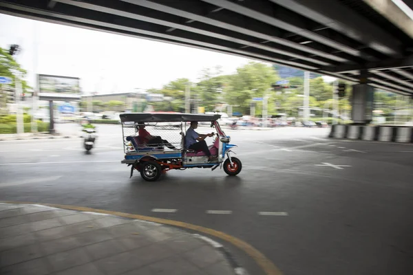 泰国曼谷 2023年1月1日 Tuk Tuk驾车穿过曼谷市中心 — 图库照片