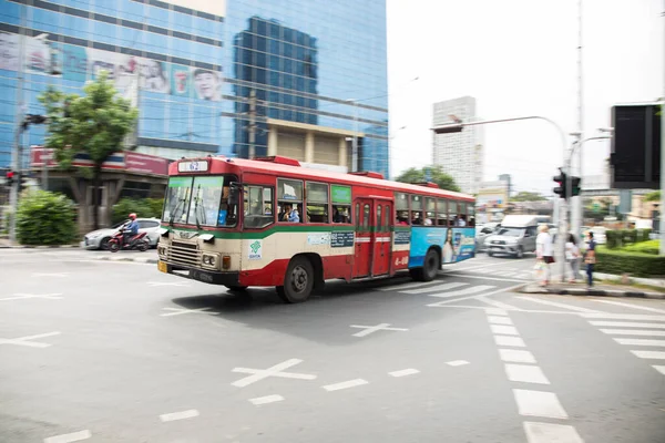 泰国曼谷 2023年1月1日 公共汽车驶过曼谷市中心 — 图库照片