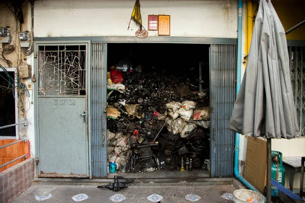 Bangkok Tayland Ocak 2023 Mekanik Parçalarla Dolu Bir Bangkok Garajının — Stok fotoğraf
