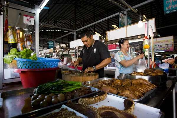 Krabi Tailandia Enero 2023 Vendedores Compradores Mercado Pescado Fresco Krabi — Foto de Stock