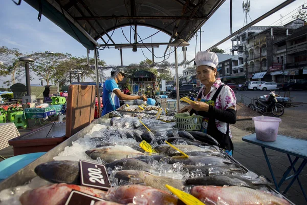 Krabi Thailand Januari 2023 Säljare Och Köpare Marknaden För Färsk — Stockfoto