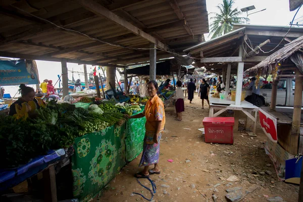 Sichon Thailand Januari 2023 Verkopers Kopers Vismarkt Het Strand Van — Stockfoto