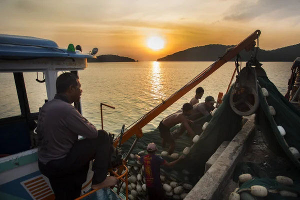 Koh Yao Thailand Januar 2023 Fischer Laden Den Tagesfang Bei — Stockfoto