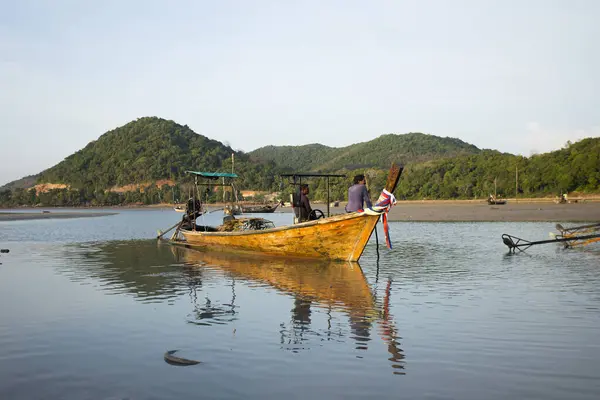 Koh Yao Tailandia Enero 2023 Pescadores Arreglando Sus Largos Veleros — Foto de Stock