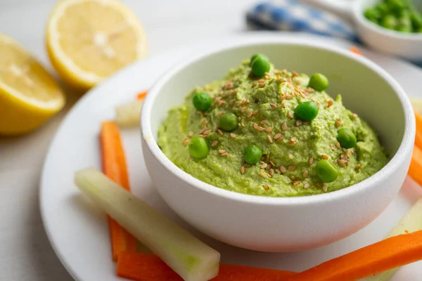 Green Pea Hummus Served Carrot Cucumber — Stock Photo, Image