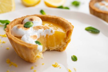 Limonlu turta, kısa kabuklu ya da limonlu pasta tabanlı bir pastadır. Bu pasta genellikle bir kremayla tamamlanır.