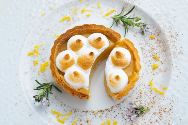 Tarte Citron Est Gâteau Composé Une Base Pâte Feuilletée Croûte — Photo