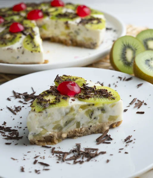 Yogurt Kiwi Cake Cookie Base Decorated Grated Chocolate — Stock Photo, Image