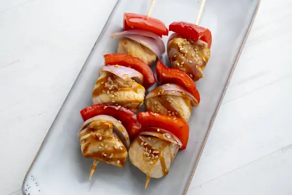 Chicken Skewers Teriyaki Sauce Skewered Red Pepper Onion — Stock Photo, Image