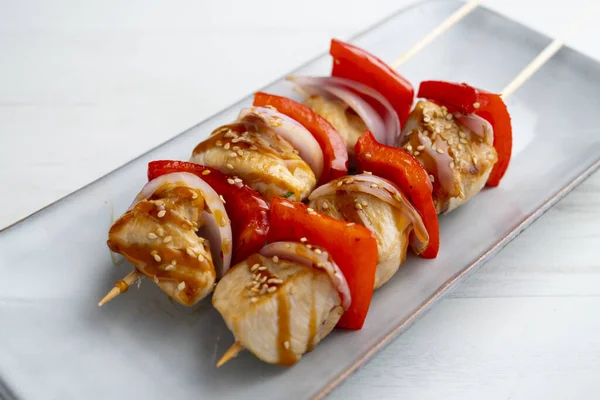 Chicken Skewers Teriyaki Sauce Skewered Red Pepper Onion — Stock Photo, Image