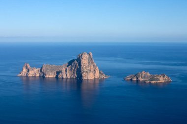 Ibiza, Balear Adaları, İspanya 'daki es Vedra ve es Vedranell adalarının manzarası.